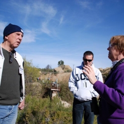 FoLARs-Lewis-MacAdams-listens-to-NASAs-Merrilee-Fellows