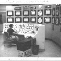 FW-John_Pace_running_reactor_at_Atomics_International_1959