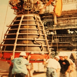 Space_Shuttle_Main_Engine_SSME_at_COCA.jpg