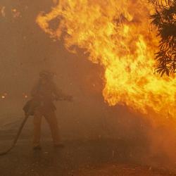 Fearless-firefighter-faces-down-Woolsey-Fire-flames