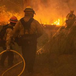 Firefighters-fight-Woolsey-Fire